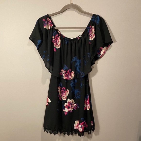 Charlotte Russe Dresses & Skirts - Charlotte Russe Black Floral Dress